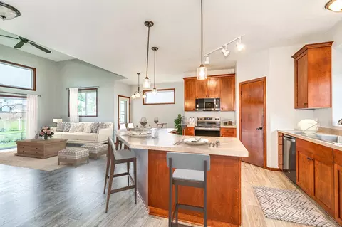 9107 Prairie St, Elko New Market, MN 55020