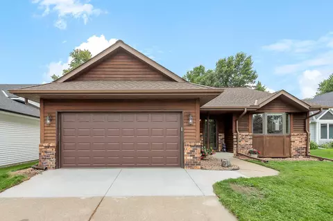 7641 18th St N, Oakdale, MN 55128