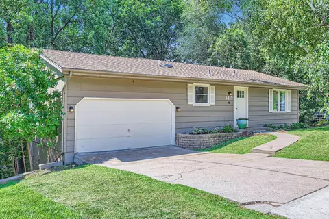 1413 Flag Ave N, Golden Valley, MN 55427
