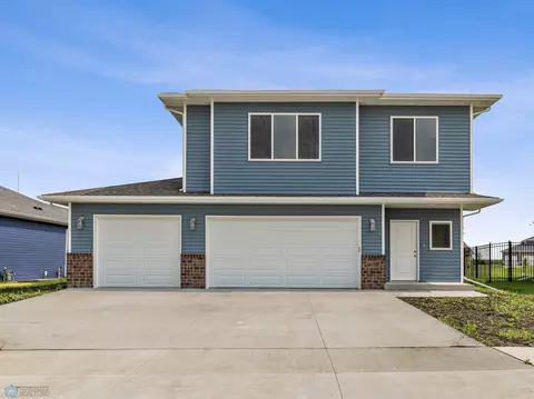 443 Hampton Dr, Moorhead, MN 56560