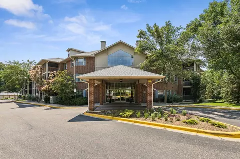 1350 Douglas Dr N #106, Golden Valley, MN 55422