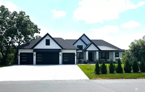 11479 Riverview Rd, Eden Prairie, MN 55347