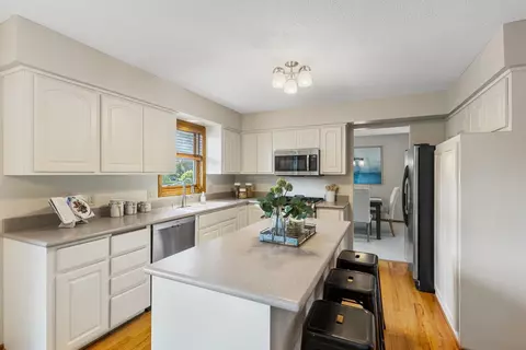 6010 Mckinley Pl, Shorewood, MN 55331 photo 6