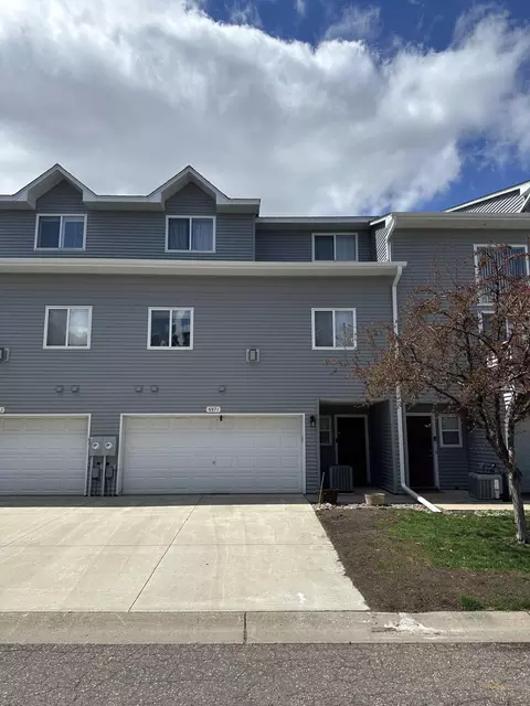 697 Kingfisher Ln #I, Woodbury, MN 55125
