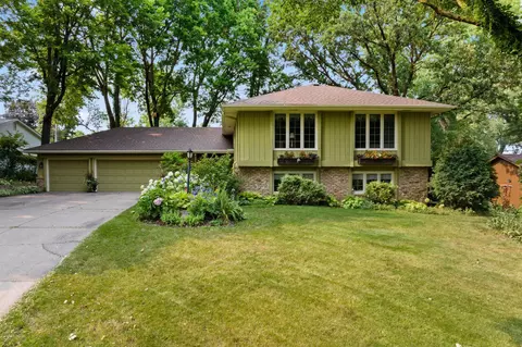 300 Hillcrest Ln, Burnsville, MN 55337