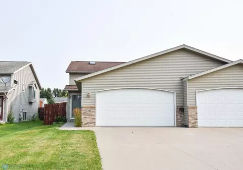 1340 37th Ave S, Moorhead, MN 56560