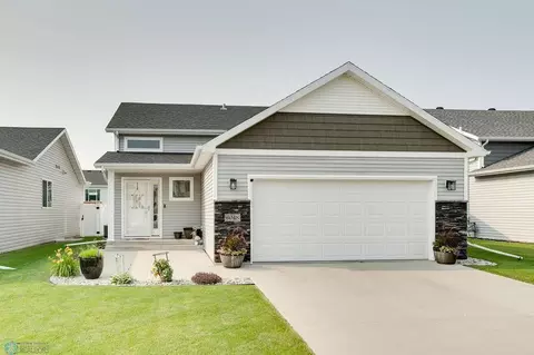 6048 59th Ave S, Fargo, ND 58104