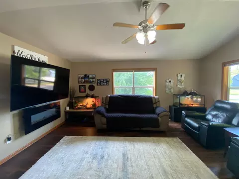 105 8th St NE, Plainview, MN 55964 photo 5