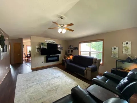 105 8th St NE, Plainview, MN 55964 photo 4