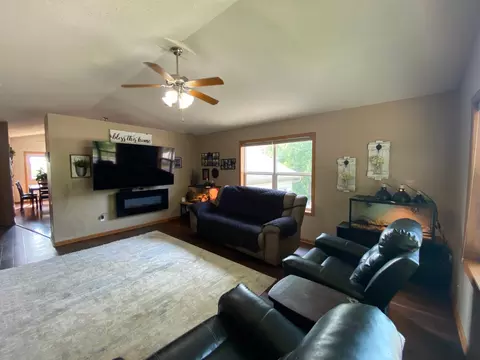 105 8th St NE, Plainview, MN 55964 photo 3