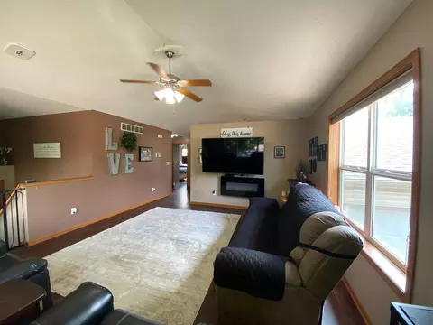 105 8th St NE, Plainview, MN 55964 photo 2