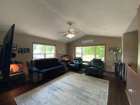 105 8th St NE, Plainview, MN 55964 photo 6