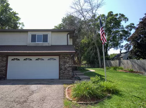 643 Farrell St N, Maplewood, MN 55119