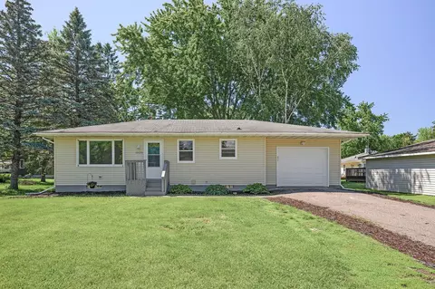 13025 N 3rd Ave, Lindstrom, MN 55045