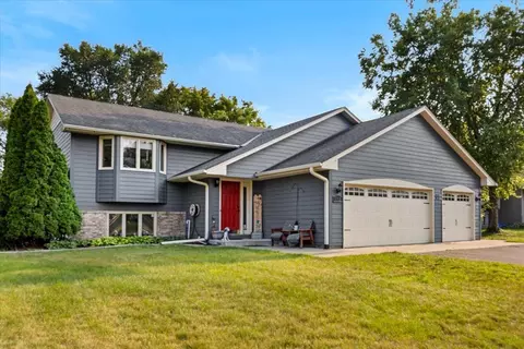 462 83rd Ave NW, Coon Rapids, MN 55433