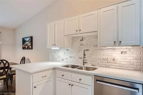 4319 Clemson Cir, Eagan, MN 55122 photo 8