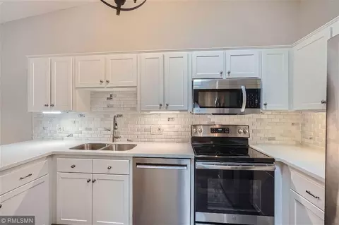 4319 Clemson Cir, Eagan, MN 55122 photo 9