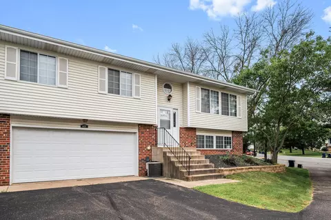 4437 Clover Ln #A, Eagan, MN 55122