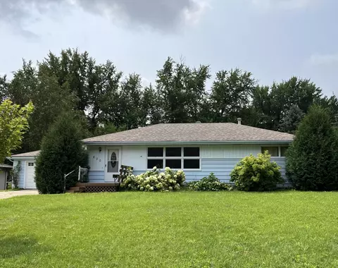 830 Des Moines Dr, Windom, MN 56101