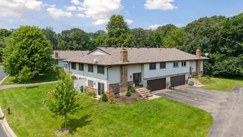 1709 Hickory Hill Dr, Eagan, MN 55122 photo 4