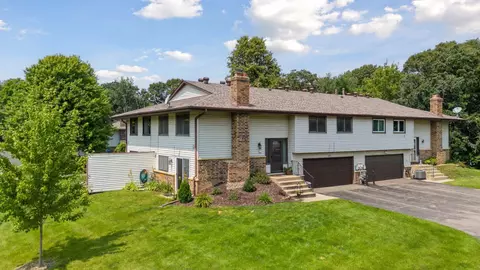 1709 Hickory Hill Dr, Eagan, MN 55122