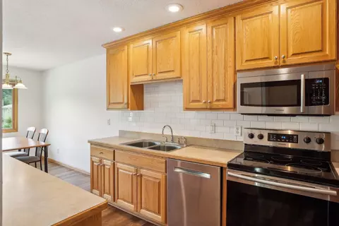 1709 Hickory Hill Dr, Eagan, MN 55122 photo 18