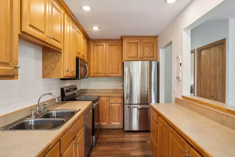 1709 Hickory Hill Dr, Eagan, MN 55122 photo 17