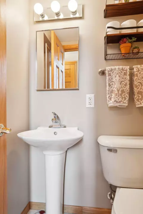 1709 Hickory Hill Dr, Eagan, MN 55122 photo 33