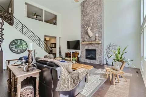 1507 Summit Shrs W, Burnsville, MN 55306