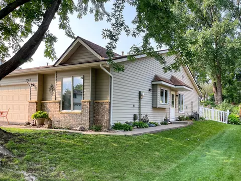 1263 Edgehill Ct, Maplewood, MN 55109