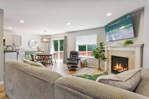 477 Pleasant Ln, Chaska, MN 55318