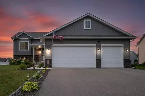 2621 Rocky Meadow Ln, Mayer, MN 55360