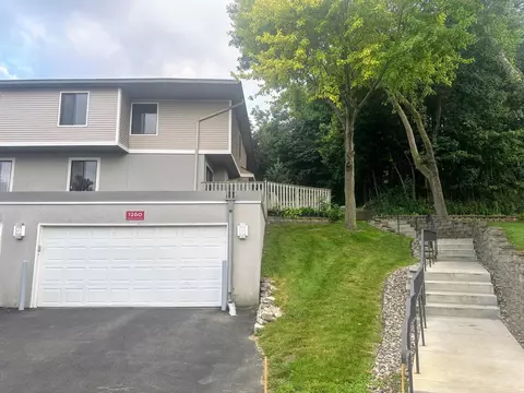 1260 Wagon Wheel Rd, Hopkins, MN 55343