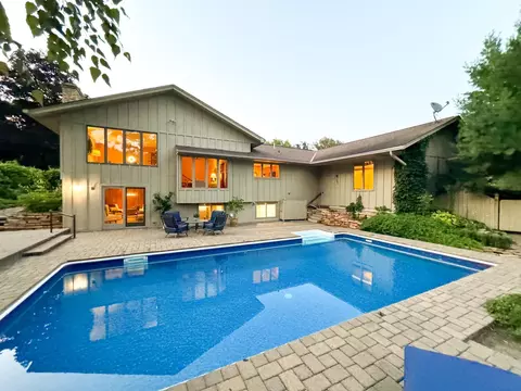 1732 Gramsie Rd, Arden Hills, MN 55112