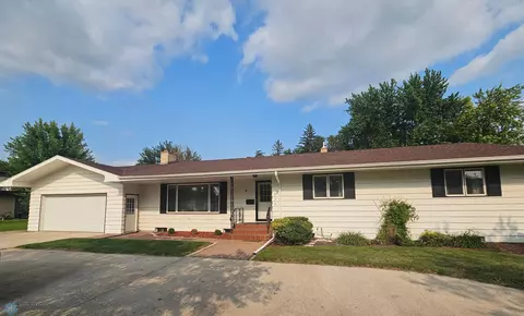 1638 4th St N, Wahpeton, ND 58075