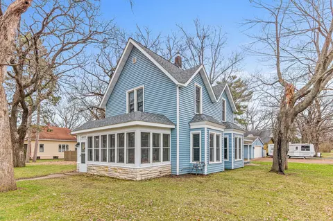 6477 Maple St, North Branch, MN 55056