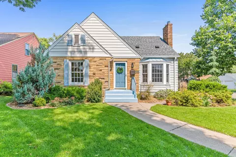 1403 California Ave W, Falcon Heights, MN 55108
