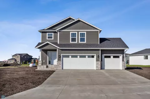 462 Skylane St, Kindred, ND 58051