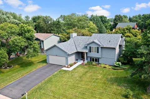 8481 Pelican Ct, Chanhassen, MN 55317