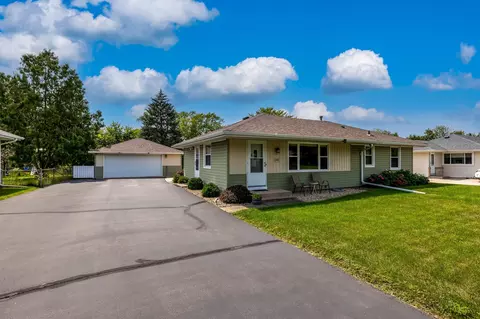8888 Grospoint Ave S, Cottage Grove, MN 55016