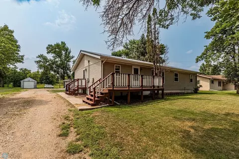 906 Rose St, Lisbon, ND 58054