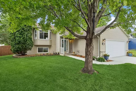 973 Primrose Ln, Shakopee, MN 55379