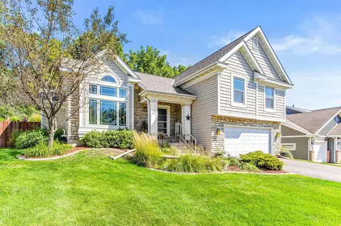 2269 Nebraska Ave E, Maplewood, MN 55119