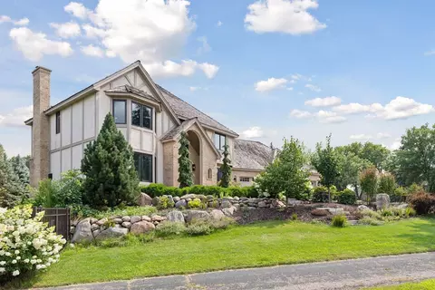 10332 Franlo Rd, Eden Prairie, MN 55347