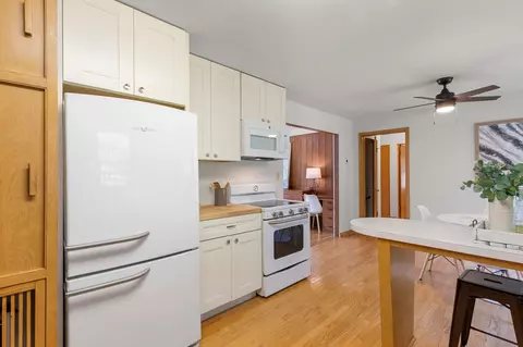 1365 Deerwood Dr, Eagan, MN 55123 photo 6