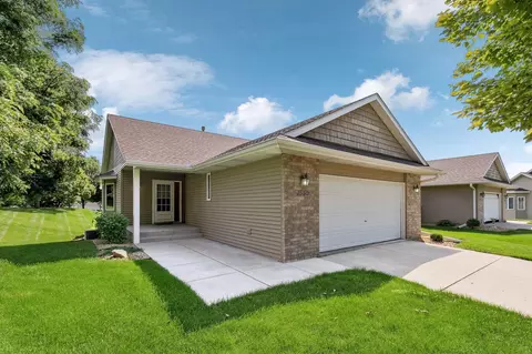 1559 Carleton Dr, Hastings, MN 55033