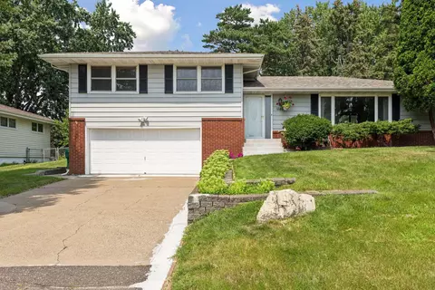 1181 County Road B2 W, Roseville, MN 55113