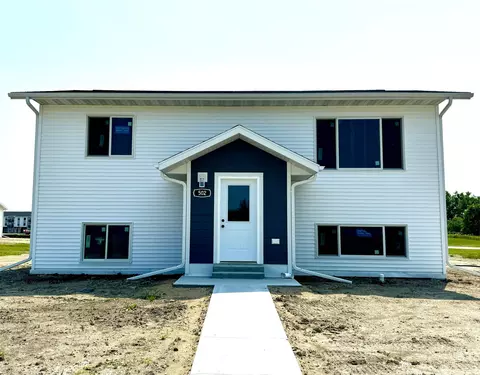 502 Garfield St SE, Warroad, MN 56763