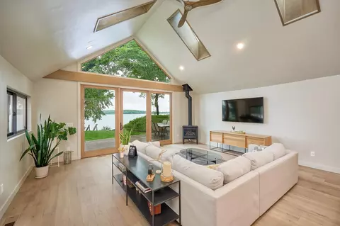 2877 Lake Shore Ave, Maple Plain, MN 55359