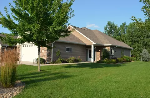 970 Briarwood Dr, Red Wing, MN 55066